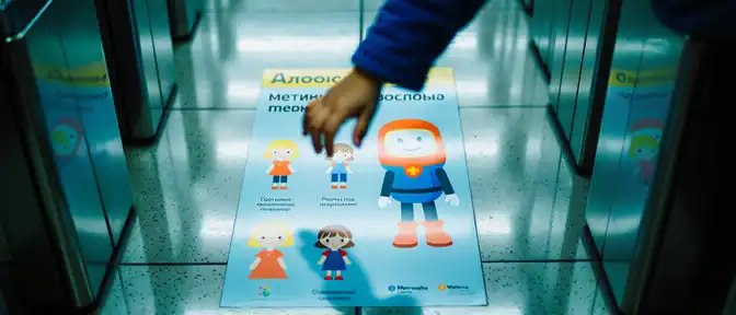 Уроки безопасности от Метроши: как в московском метро учат детей правилам поведения