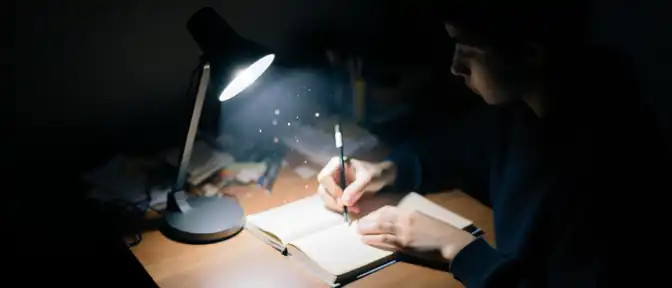 Секрет ясного зрения: как освещение рабочего места спасает глаза школьника от переутомления